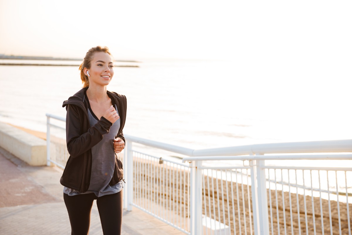 Omzet Openlijk Ademen Sportieve jasjes voor dames ⮕ Een vrouwelijke & stoere look!