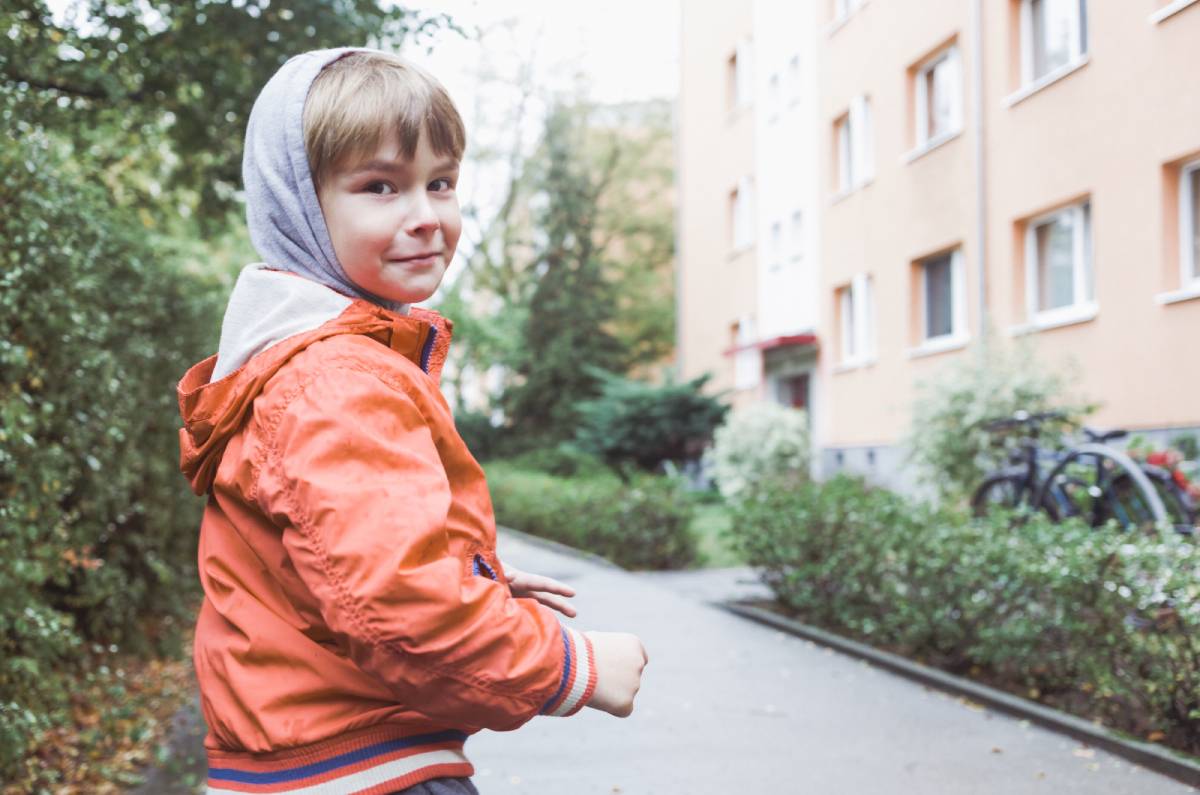 maat emmer Oorzaak Jas aantrekken bij een kind ↠ Leer een jas aandoen met dit stappenplan ↠